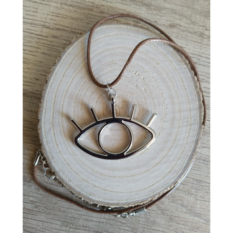 Collier protecteur avec son œil