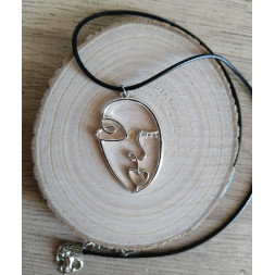 Collier portrait minimaliste de femme
