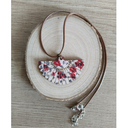Collier coquelicot en éventail