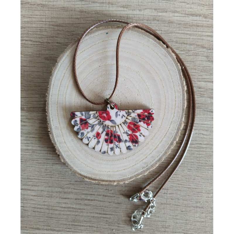 Collier coquelicot en éventail