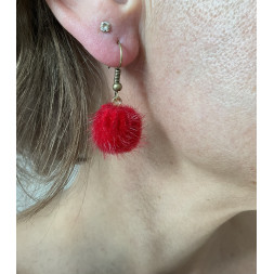 Boucle d’oreille petit pompon rouge doux