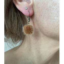 Boucle d’oreille petit pompon rond et doux