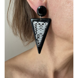 Boucle d’oreille grise en simili cuir