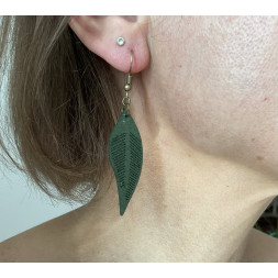 Boucle d’oreille en feuille et daim kaki
