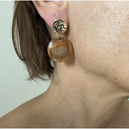 Boucle d’oreille en perle marron