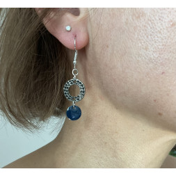Boucle d’oreille fine et légère
