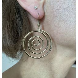Boucle d’oreille grande spirale dorée