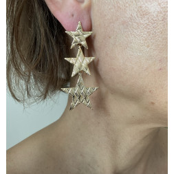 Boucle d’oreille avec 3 étoiles dorées