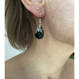 Boucle d’oreille petit colibri sur goutte noir