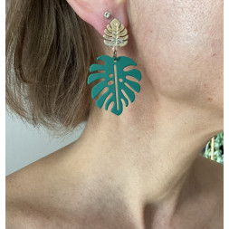 Boucle d’oreille en feuille tropicale et en dorée