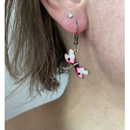 Boucle d’oreille libellule rose et petite