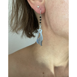 Boucle d’oreille chat allongé