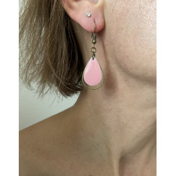 Boucle d’oreille en goutte rose