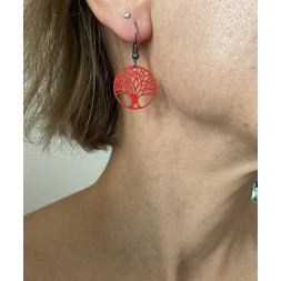 Boucle d’oreille en arbre de vie rouge et ajouré