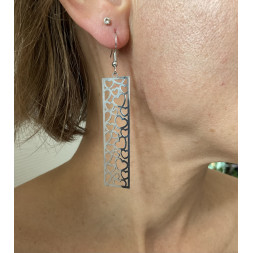 Boucle d’oreille en cœurs argentés