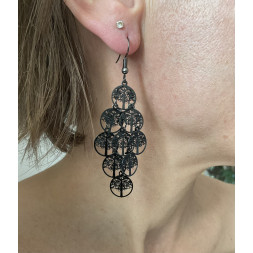 Boucle d’oreille noire en arbre de vie