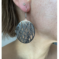 Boucle d’oreille argentée graphique