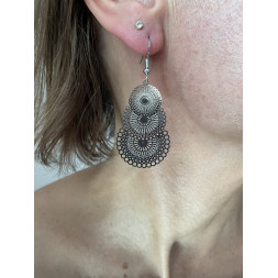 Boucle d’oreille en rosaces argentées