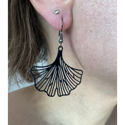 Boucle d’oreille feuille noire de Ginkgo