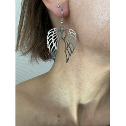 Boucle d’oreille grande aile ajourée argentée