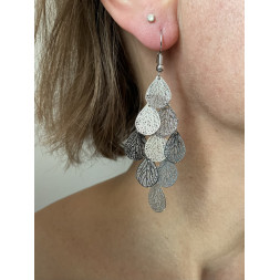 Boucle d’oreille en cascade de feuilles