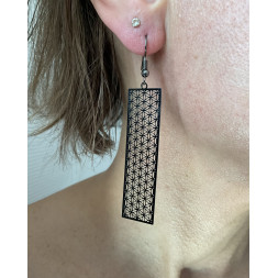 Boucle d’oreille en lame fleur de vie