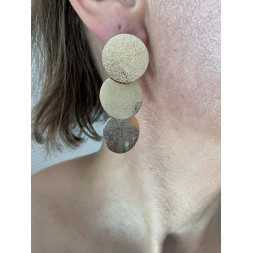 Boucle d’oreille en pastilles dorées