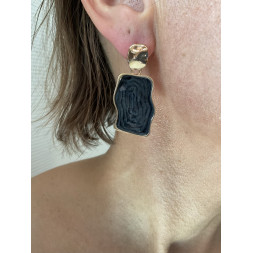 Boucle d’oreille noire et dorée
