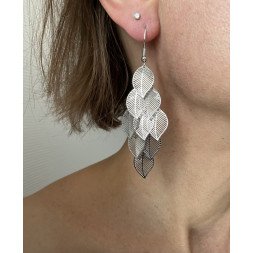 Boucle d’oreille petites feuilles argentées