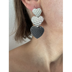Boucle d’oreille aux 3 cœurs argentés