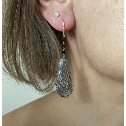 Boucle d’oreille plume argentée