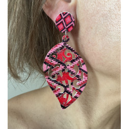 Boucle d’oreille en goutte rouge en bois