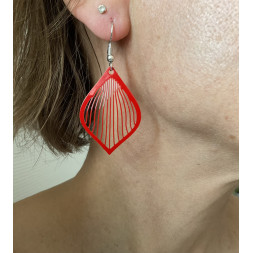 Boucle d’oreille harpe rouge