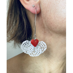 Boucle d’oreille en feuille blanche en daim