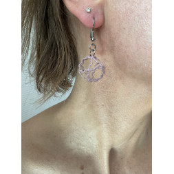 Boucle d’oreille cubique en parme