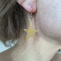 Boucle d’oreille étoile en camel