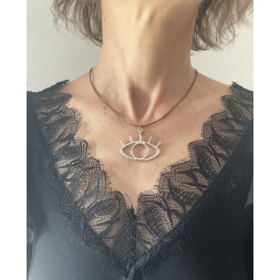 Collier marron avec un oeil protecteur