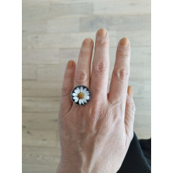 Bague avec sa petite marguerite