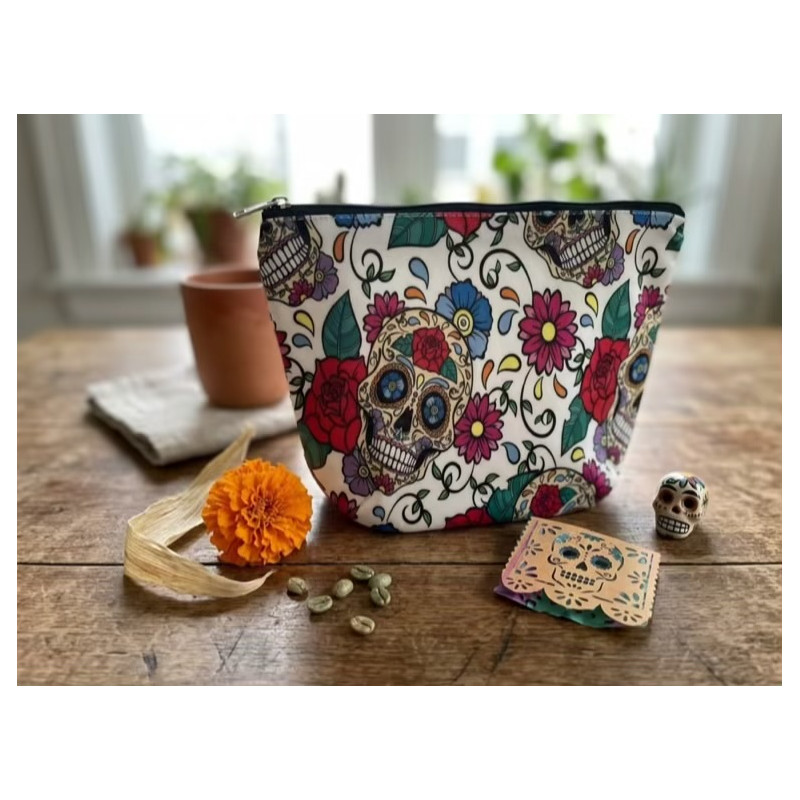 Pochette fleurie et tête de mort