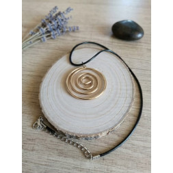 Collier en spirale dorée