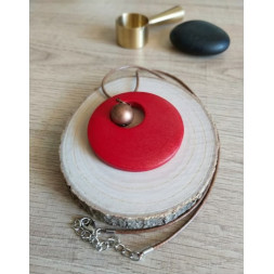 Un collier en bois de Balsa et très moderne